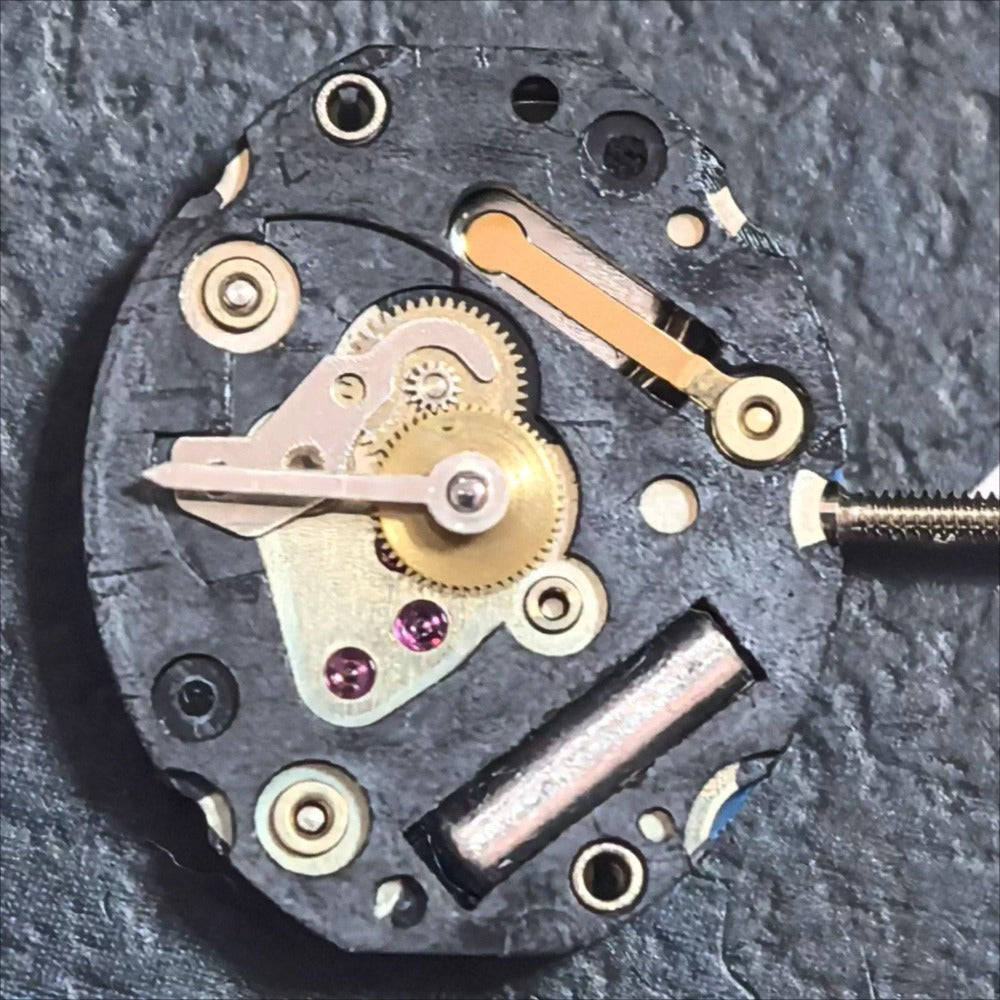 Swiss Made ESA924.001 quartz watch movement with 2 hands for precise timekeeping in repairs.