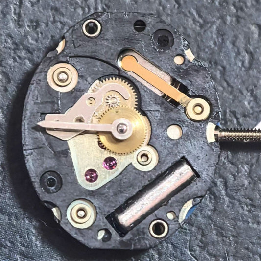 Swiss Made ESA924.001 quartz watch movement with 2 hands for precise timekeeping in repairs.