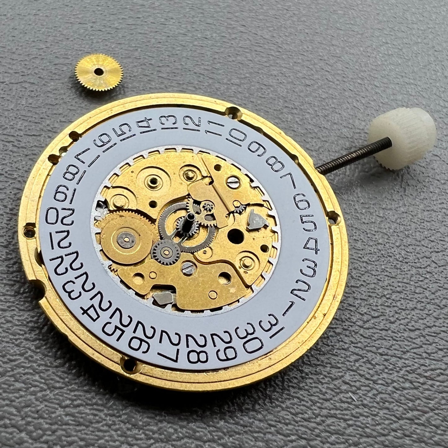 Swiss ETA255.412 quartz watch movement with 3 hands and white dial, precision craftsmanship by ETA.