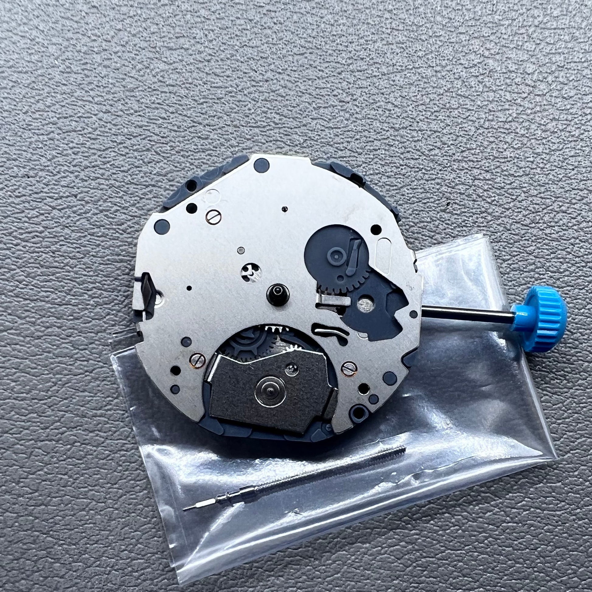 Japan Miyota 6P23 quartz watch movement with 5 hands, precise timekeeping for watch accessories.
