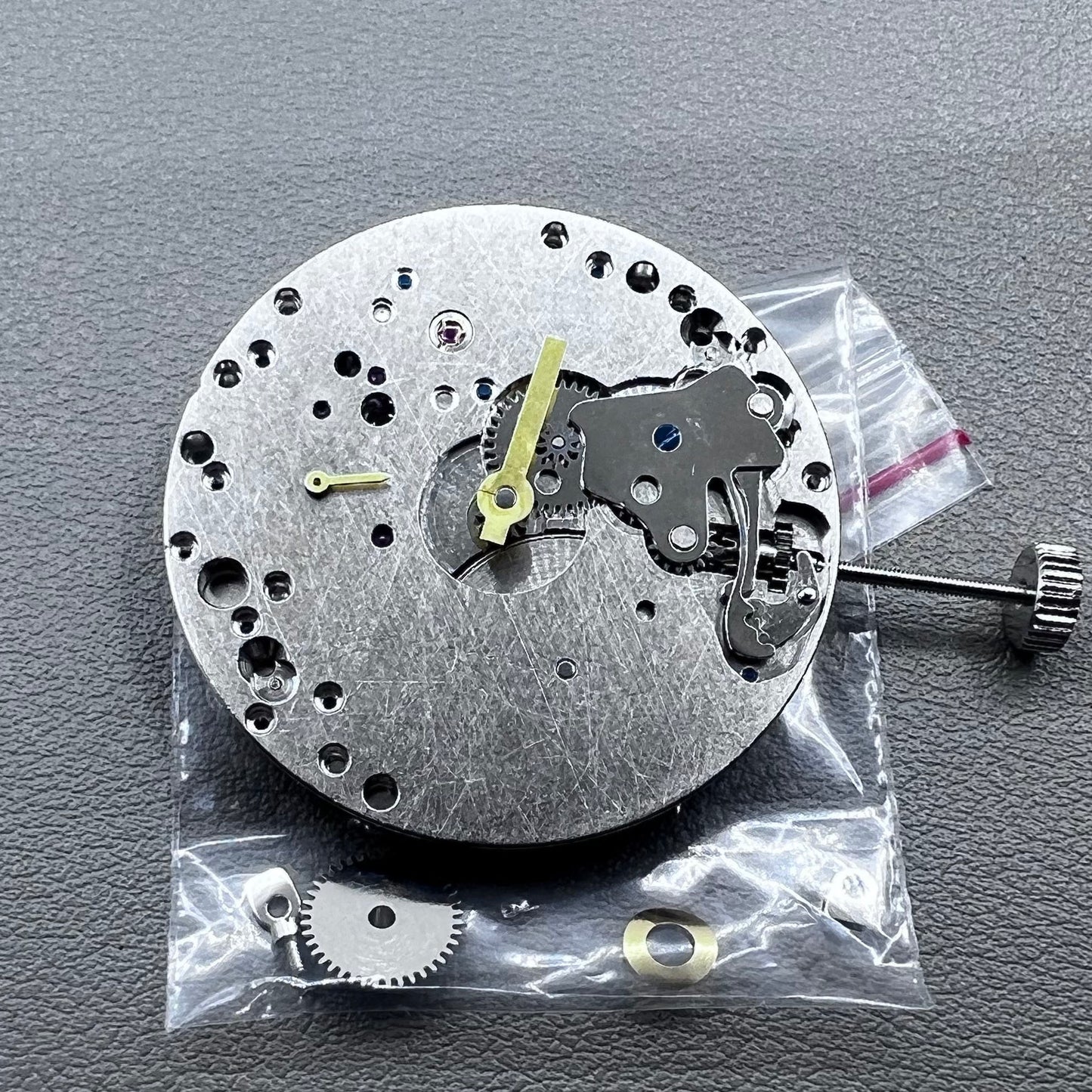 Mechanical hand winding watch movement Seagull 6497 with second hand at 6 o'clock position for watch repairs
