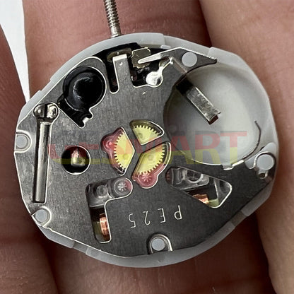 Sunon PE25 quartz watch movement with 3 hands and date window at 3 and 6 o?clock, replacement part.