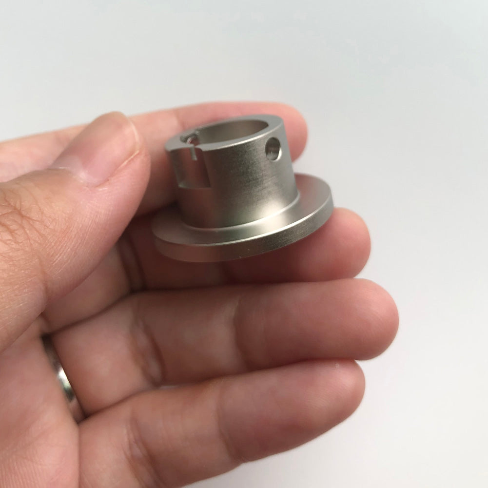 Bergeon 1997 DI 512 movement holder, 5-1/2 ligne, sturdy center screw for secure watch repair work.