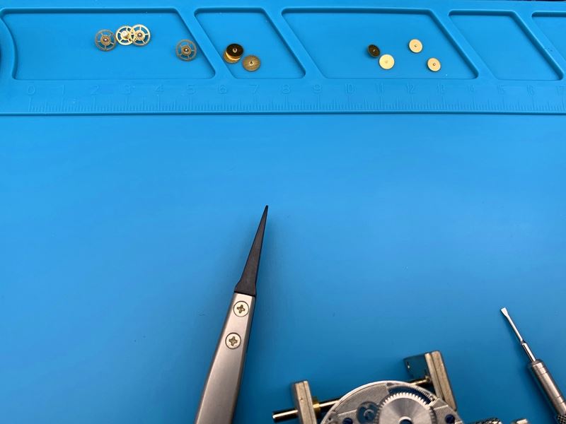 Silicone insulation pad 34x23cm for watch repair, thermostable and corrosion-resistant.