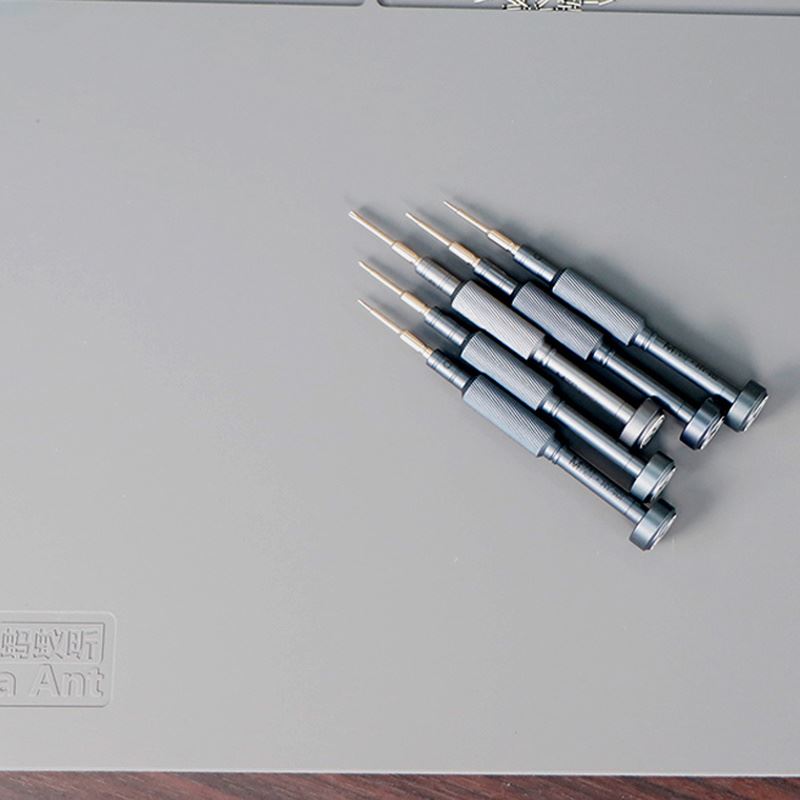 Heat-resistant 300x500mm silicone mat for watch repair, welding, and insulation tasks in workshop settings