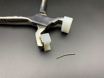 Spring shaft pliers adjusting watchband steel bracelet with connecting ear rod.