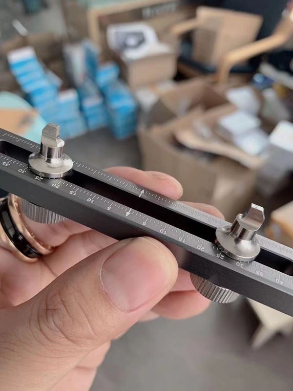 Watch Case Opener, screw back design for removing up to 80mm watch cases easily