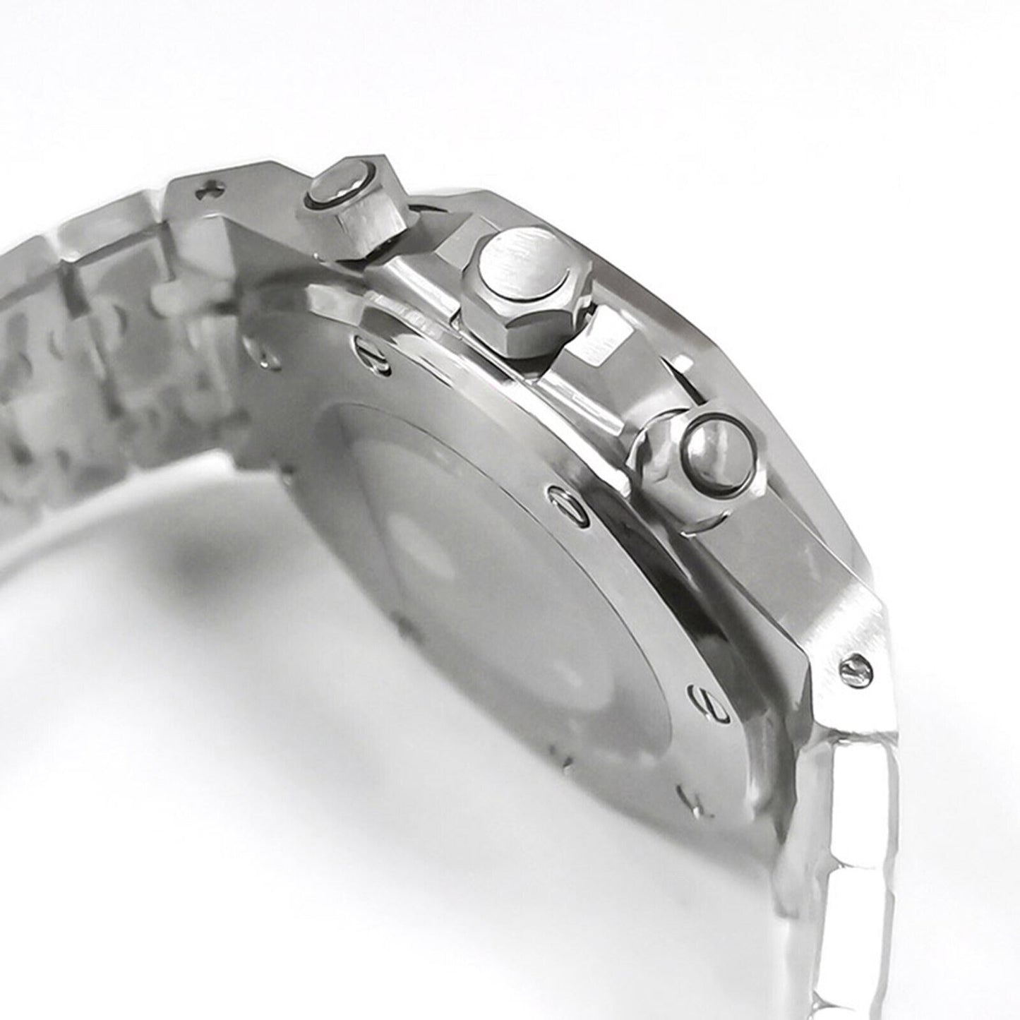 41MM 316L stainless steel watch case and strap with VK63 movement and scratch-resistant sapphire glass.