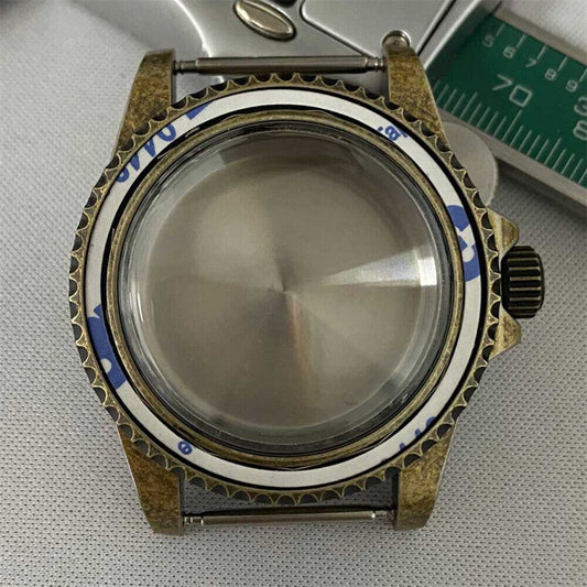 1. Stainless steel 39.5mm watch case for NH35/NH36 movement, durable and sleek design.  