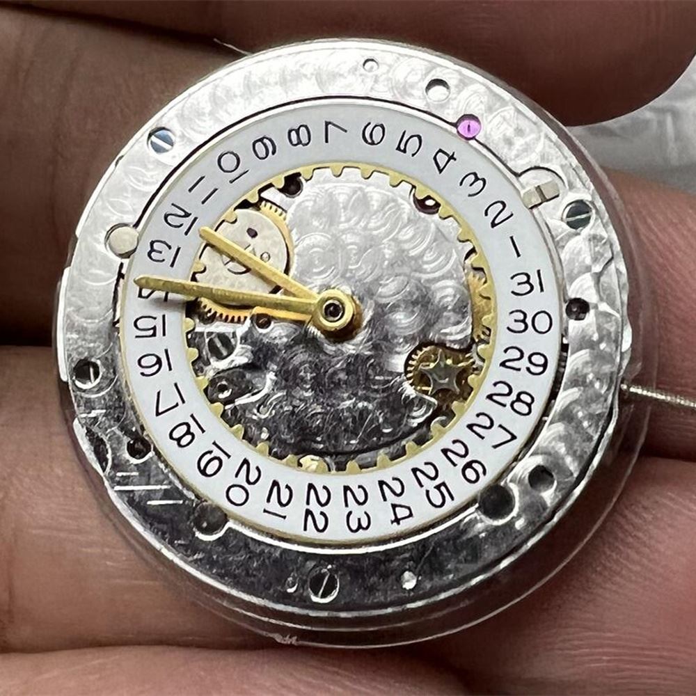 VR3135 mechanical automatic watch movement, China-made, no engraving, precise timekeeping by VR3135 brand.