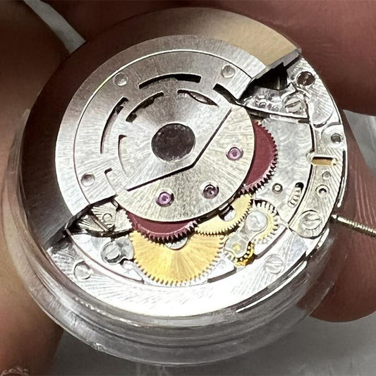 VR3135 mechanical automatic watch movement, China-made, no engraving, precise timekeeping by VR3135 brand.
