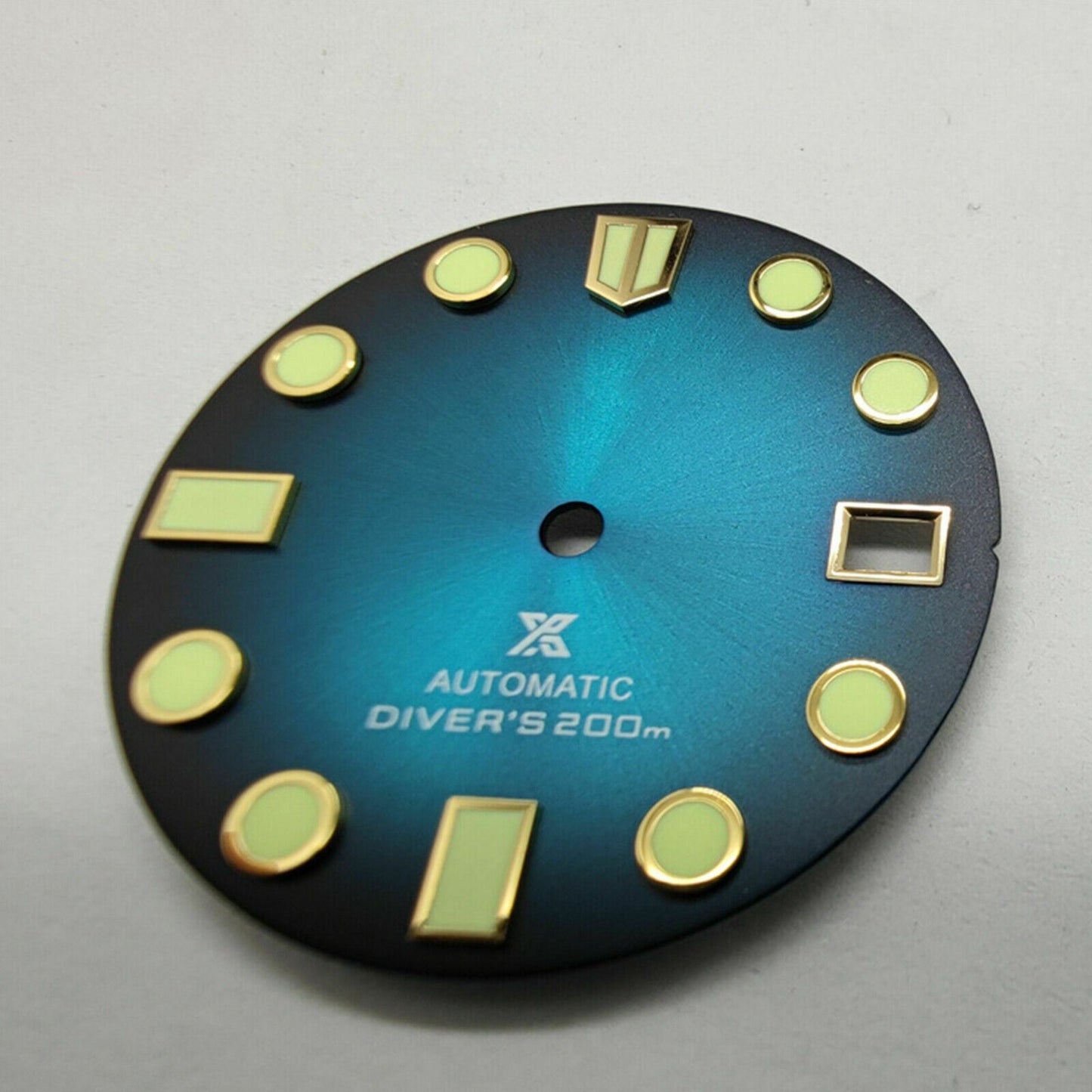 Cadran de montre C3 vert lumineux de 28,5 mm avec date à 3 h pour mouvement automatique NH35
