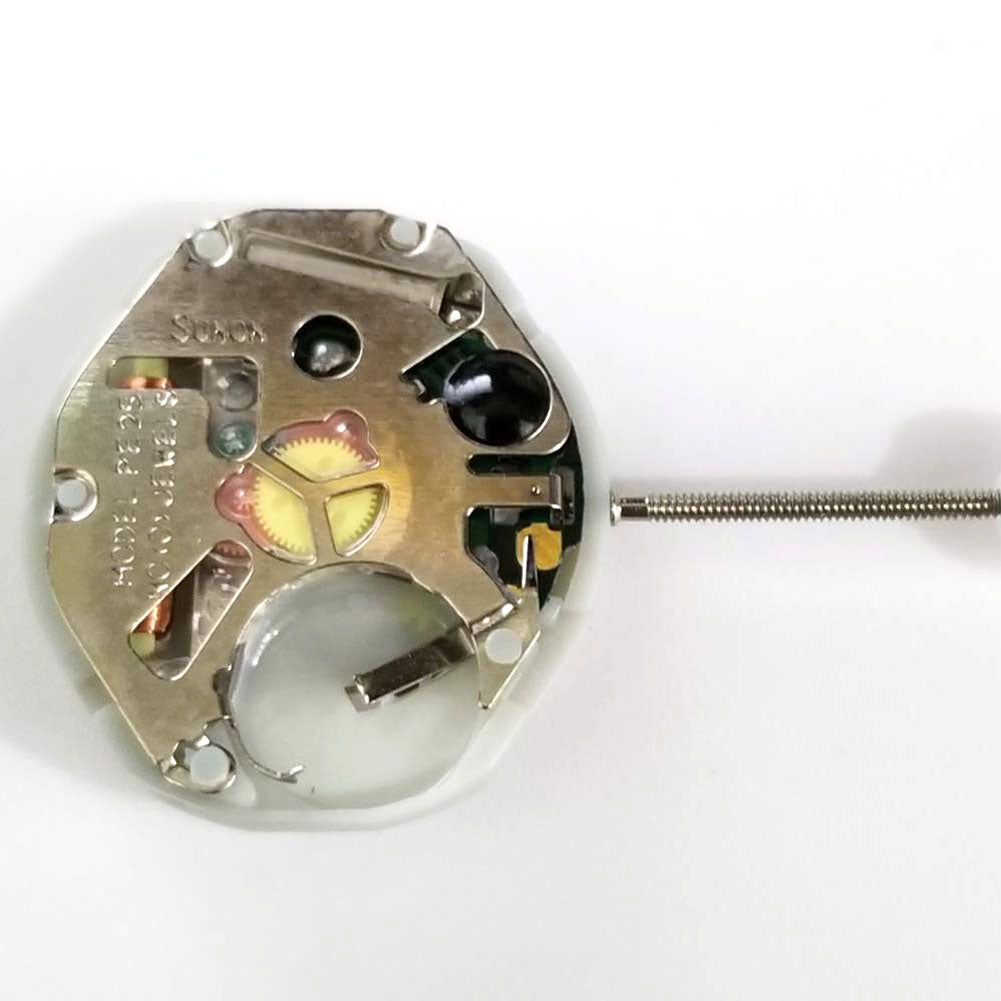 Sunon PE25 quartz watch with three hands, date and day display, sleek design accessory.