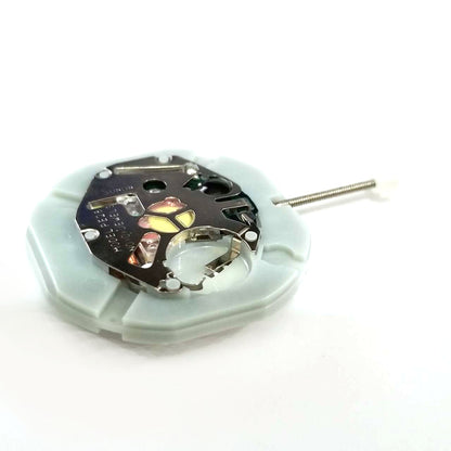 Sunon PE28 quartz watch movement showing three hands and date display at 3 o'clock position for precise timekeeping.